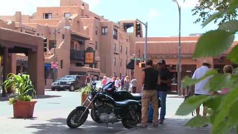 Establishing-shot-of-downtown-Santa-Fe-New-Mexico-with-motorcycles
