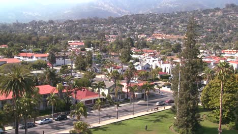 Eine-Erhöhte-Ansicht-über-Santa-Barbara-Kalifornien-3