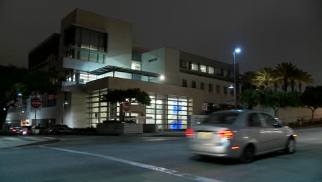 A-Policía-station-at-night