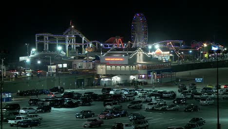 Eine-Nachtaufnahme-Des-Santa-Monica-Piers-In-Los-Angeles
