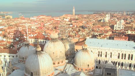 Ein-Hoher-Winkel-Zur-überblick-über-Venedig-Italien-1