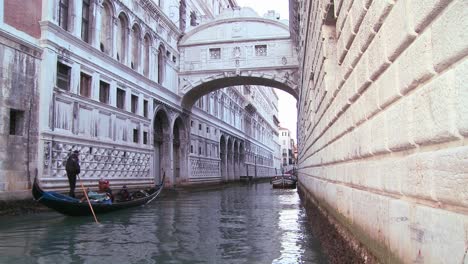 Gondolas-pass-under-the-Bridge-of-Sighs-in-Venice-Italy-1