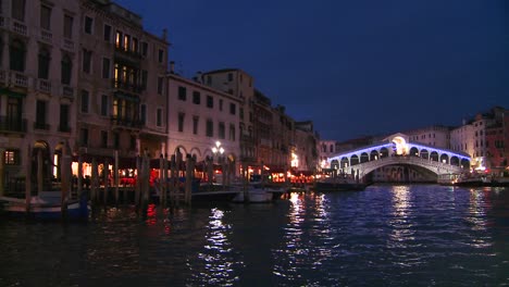 Beautiful-evening-shot-along-the-canals-of-Venice-Italy-including-the-Rialto-Bridge