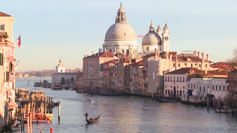 Beautiful-establishing-shot-of-Venice-Italy