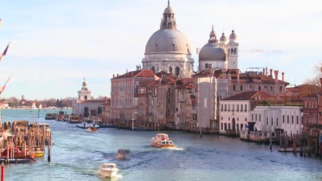 Beautiful-establishing-shot-of-Venice-Italy-5