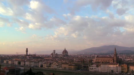 Tiempo-Nubes-Moviéndose-Sobre-Florencia-Italia-1
