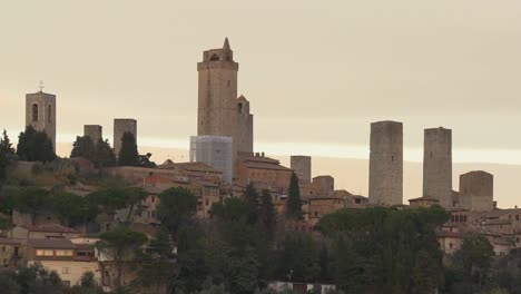 Time-lapse-behind-the-beautiful-town-of-San-Gimignano-in-Italy-with-shadows-rising