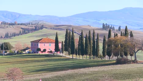 Beautiful-farm-villa-in-Tuscany-Italy