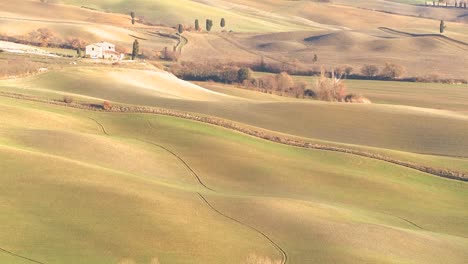 Sanfte-Hügel-Und-Felder-In-Der-Toskana-Italien