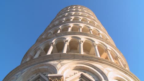 Ángulo-Bajo-De-La-Torre-Inclinada-De-Pisa-En-Italia
