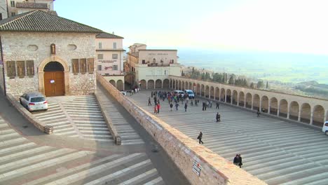 Ein-Blick-über-Die-Hauptkirche-Der-Stadt-Assisi-Italien