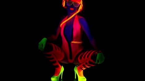 Lady-UV-Glow-00