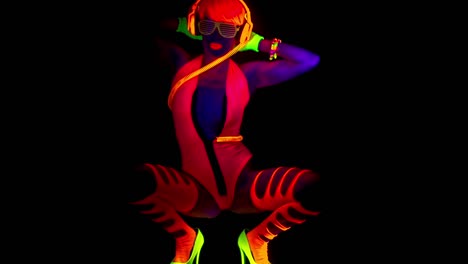 Lady-UV-Glow-01