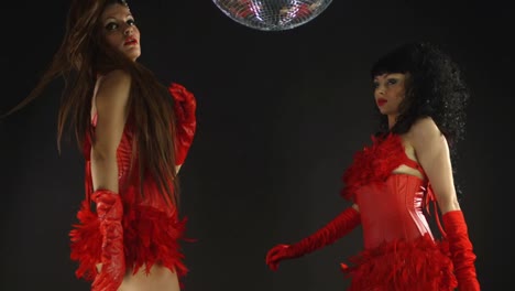 Mujeres-discoteca-bailando-0-59