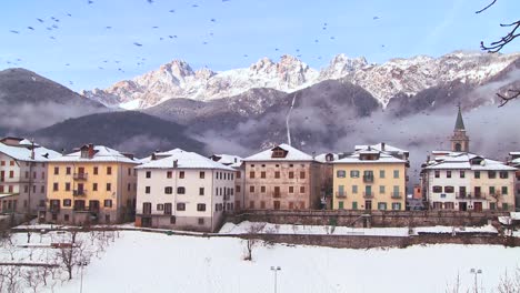 Un-Pueblo-Nevado-En-Los-Alpes-En-Austria-Suiza-Italia-Eslovenia-O-Un-Country-De-Europa-Del-Este-2