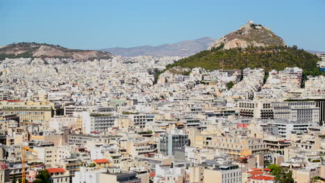 Plano-Amplio-De-Establecimiento-De-Atenas-Grecia-Bajo-Un-Sol-Brillante