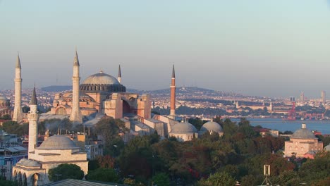 Die-Hagia-Sophia-Moschee-In-Istanbul-Türkei-In-Der-Abenddämmerung-1