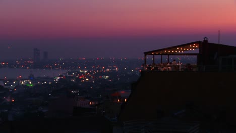 People-eat-dinner-at-a-rooftop-restaurant-overlooking-Istanbul-Turkey-at-dusk