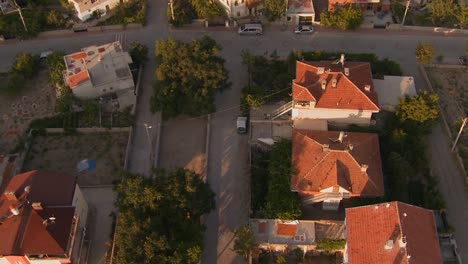 Eine-Langsame-Luftperspektive-über-Eine-Nachbarschaft
