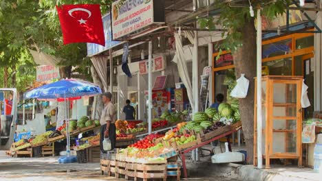Ein-Obst--Und-Gemüsemarkt-In-Einer-Kleinen-Stadt-In-Der-Zentraltürkei