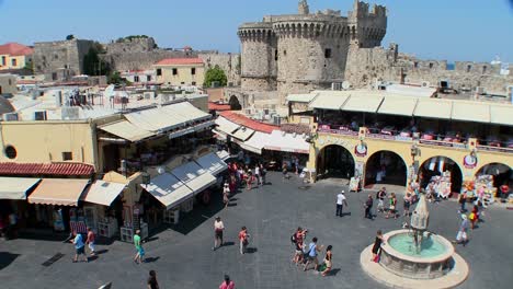 Ein-überblick-über-Den-Europäischen-Stadtplatz-In-Rhodos-Griechenland