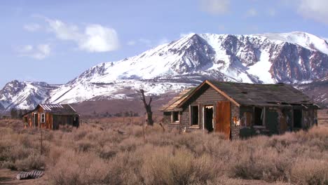 Time-lapse-of-the-snowcapped-Sierra-Nevada-mountains-with-abandoned-ghost-town-cabins-in-the-Eastern-part-of-California