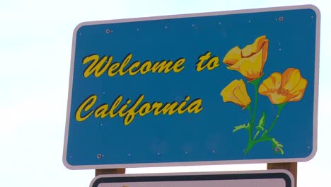 Un-Cartel-Da-La-Bienvenida-A-Los-Visitantes-A-California