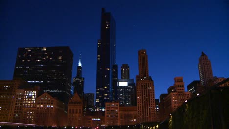 Skyline-Von-Downtown-Chicago-Bei-Nacht