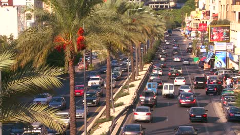 El-Tráfico-Obstruye-Las-Carreteras-De-Beirut,-Líbano-4