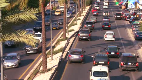 El-Tráfico-Obstruye-Las-Carreteras-De-Beirut,-Líbano-5
