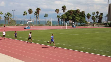 Los-Corredores-Corren-En-El-Campo-Atlético-De-La-Universidad-Americana-De-Beirut-En-El-Líbano