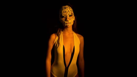Woman-Dancing-with-Skull-01