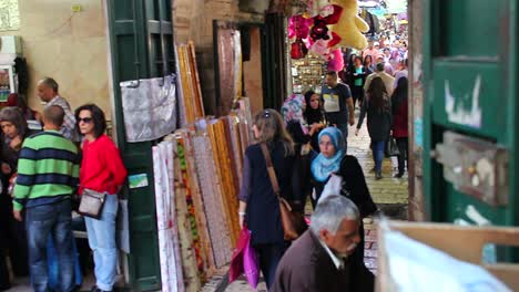 Eine-Bewegende-Einstellung-Zeigt-Das-Arabische-Viertel-Der-Altstadt-Von-Jerusalem