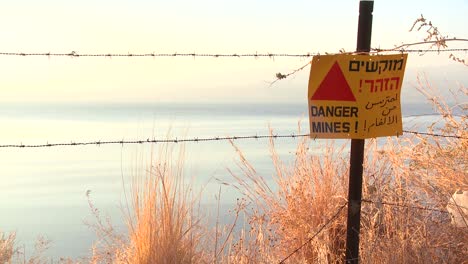 A-sign-warns-in-English-Arabic-and-Hebrew-that-mines-are-nearby-along-the-Israel-border-with-Syria-1