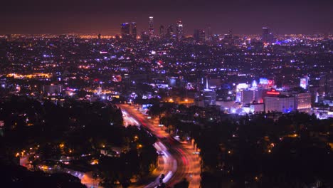 Ein-Hoher-Blickwinkel-über-Los-Angeles-Von-Den-Hollywood-hügeln-1