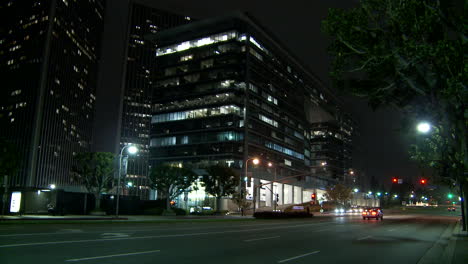 Weitwinkel-Eines-Art-Deco-Hotels-Oder-Bürogebäudes-Bei-Nacht-1-At