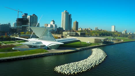 A-good-aerial-shot-over-the-Milwaukee-Wisconsin-waterfront-reveals-the-art-museum-1