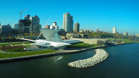 A-good-aerial-shot-over-the-Milwaukee-Wisconsin-waterfront-reveals-the-art-museum-2