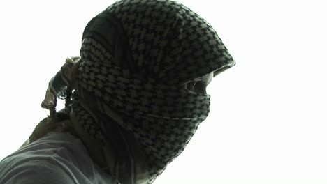 Ein-Terrorist-Im-Terrorprofil-Trägt-Einen-Kaffiyeh-Schal