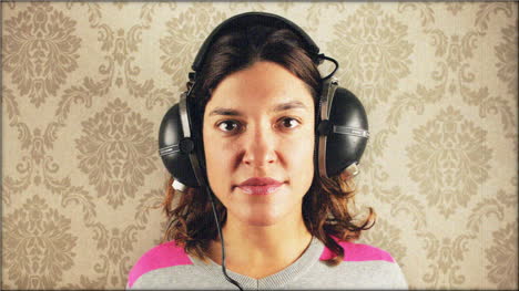 Woman-Headphones-01