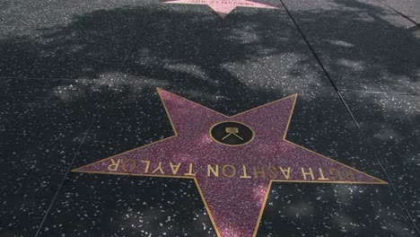 Stars-Säumen-Den-Hollywood-Walk-Of-Fame-1