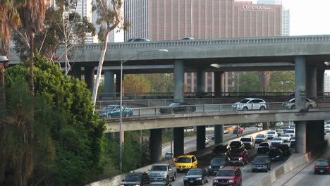 Traffic-drives-on-the-interstate