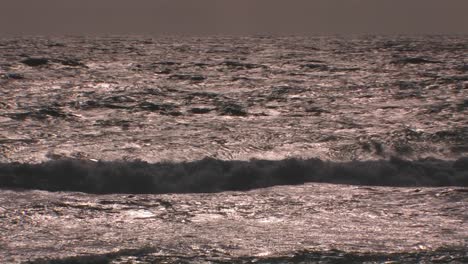 Choppy-waves-continuously-break-and-roll-onto-shore--1