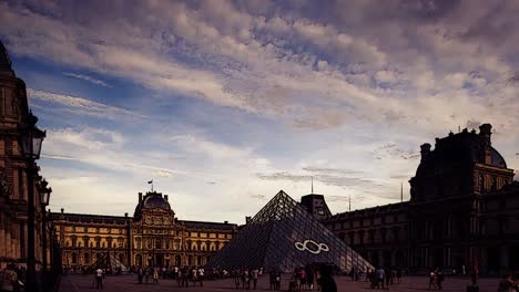 Louvre-Version-00