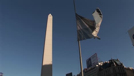 Buenos-Aires-Argentinien-Capitol-Nuevo-De-Julio-Gebäude-Obelisk-Und-Argentinische-Flagge