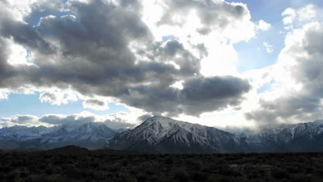 Time-lapse-shot-of-clouds-moving-over-Sierra-Nevada-mountains-in-winter