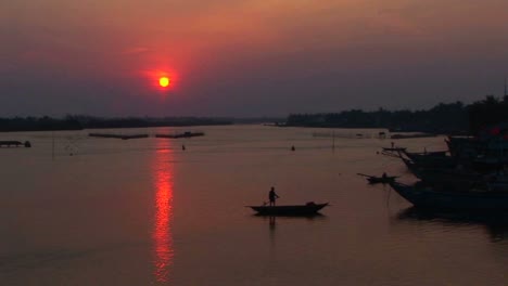 El-Sol-Se-Pone-Detrás-Del-Río-Mekong-En-Vietnam
