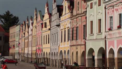 Die-Charmante-Stadt-Mikulov-In-Tschechien-Hat-Elegante-Und-Schöne-Fassaden