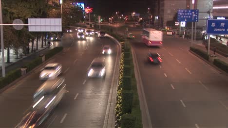 Acción-De-Stop-Motion-Del-Tráfico-Que-Pasa-Por-Una-Carretera-China