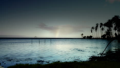 Eine-Zeitraffer-Show-Von-Wolken-über-Einer-Hawaiianischen-Szene-Mit-Einem-Regenbogen,-Der-Sich-Bildet